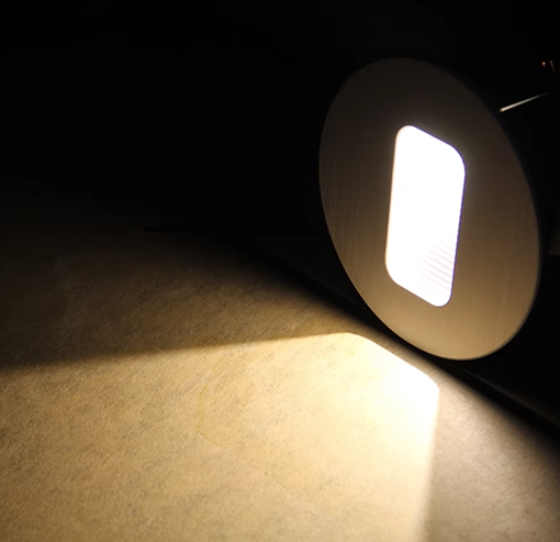 ST613 Round LED Stair Step Light Corner Narrow Beam